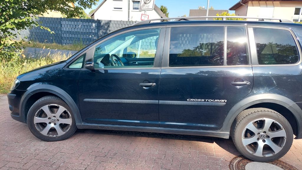 VW Touran 231.093 km 5.899 &euro; Strausberg 15344