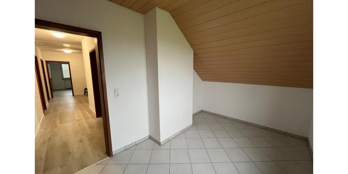 Dachgeschoßwohnung Porta Westfalica - 4 Zimmer, 85 m&sup2;, 690&euro; | Angebot:26621392