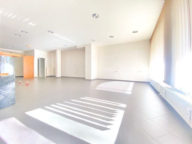 Geschäft Büro Friseurgeschäft in stark frequentierter Lage in Garching a.d. Alz zu vermieten.