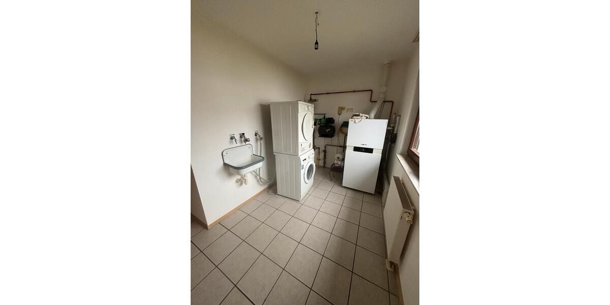 Einfamilienhaus Weimar (Lahn) - 5 Zimmer, 160 m&sup2;, 1.600&euro; | Angebot:25367732