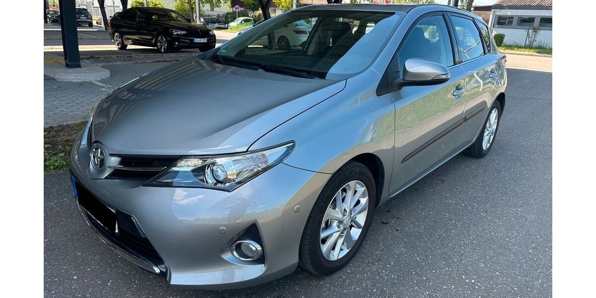 Toyota Auris 157.000 km 8.990 &euro; Lahr 77933