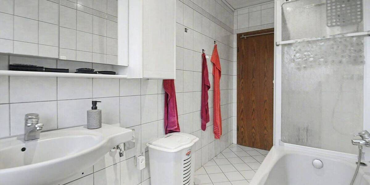 Mehrfamilienhaus, Wohnhaus Lich Bettenhausen - 6 Zimmer, 151 m&sup2;, 195.000&euro; | Angebot:26673676