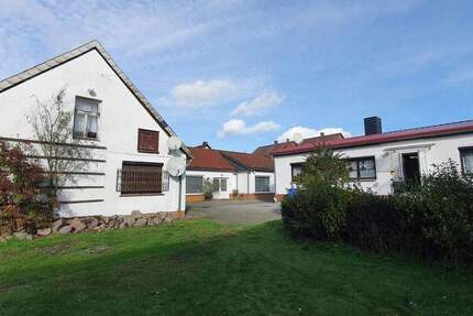 Viel Platz für Ihre Ideen - 2 Häuser * Bürohaus * Ladengeschäft * Wirtschaftsgebäude * 4 Garagen * Wald uvm. - Haus Arendsee (Altmark) Fleetmark | Angebot:25536497