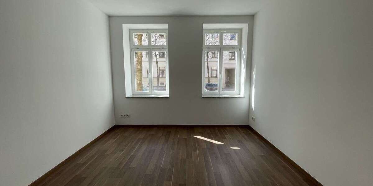 mit 360° Rundgang! Sanierte 2 Zimmer mit Balkon + großer Küche am Brühl! 2 zimmer