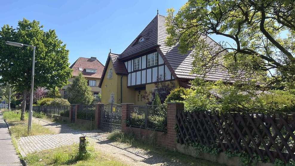 Haus zum Kaufen in Berlin 2.780.000 € 221 m²