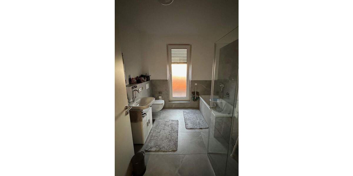 Terrassenwohnung Krefeld Stadtmitte - 4 Zimmer, 132 m&sup2;, 1.500&euro; | Angebot:25547362