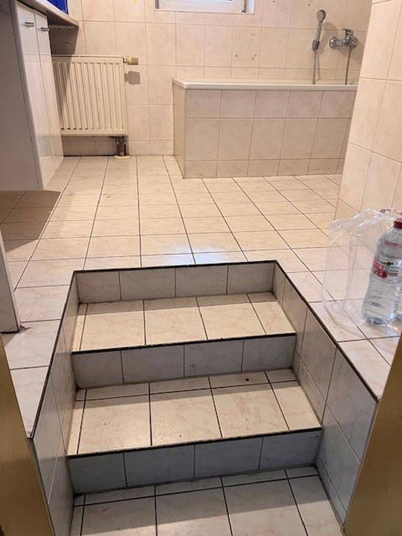 Grosses EFH, 4 Zi., 120 qm, 795 qm Grund, 1.550 € NKM 4 zimmer