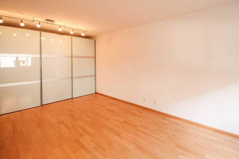 Einzigartige Gartenwohnung in Volmerswerth - nur wenige Schritte zum Rhein 2 zimmer