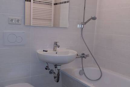 Einziehen und wohl fühlen - 2 Raum Wohnung mit Balkon 2 zimmer