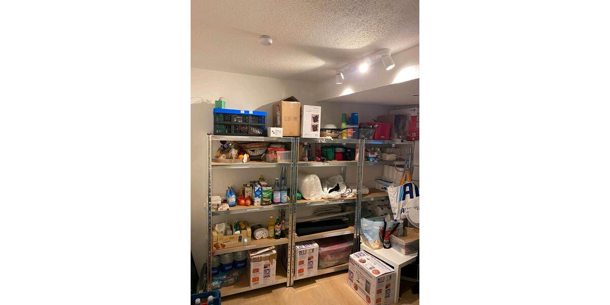 helle und geräumige PraxisBüro zimmer