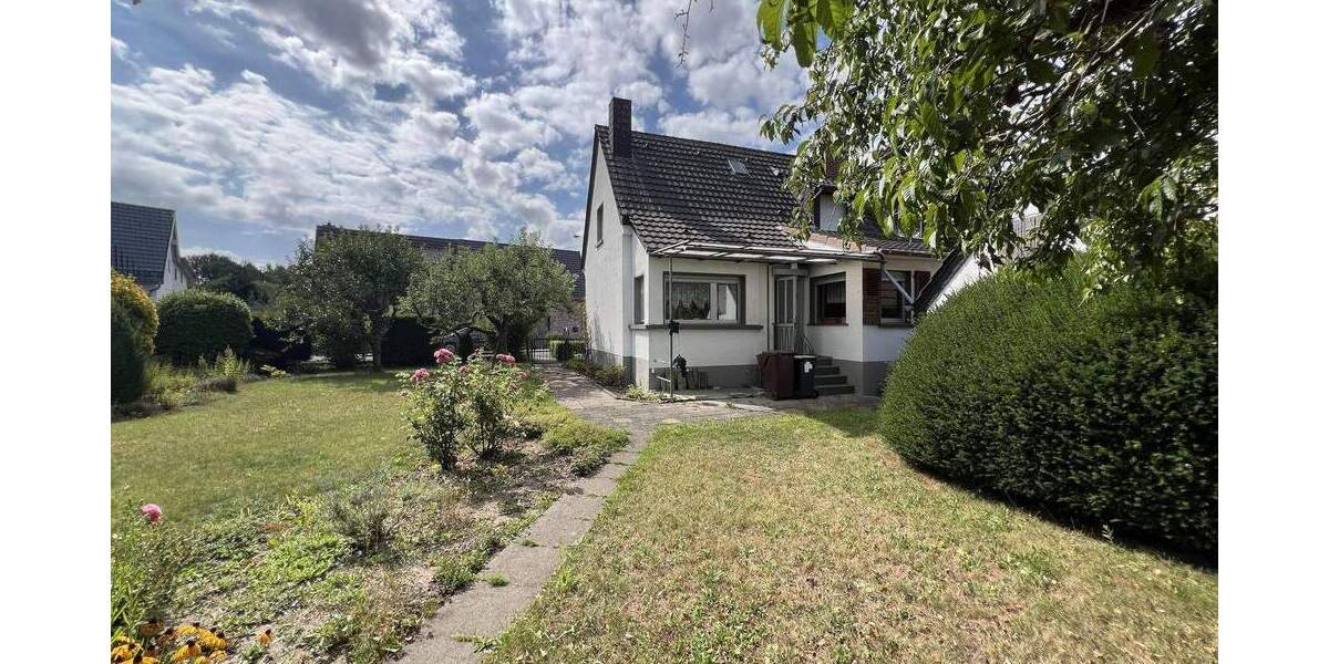 Charmante DHH mit großem Potenzial in Neuss 4 zimmer