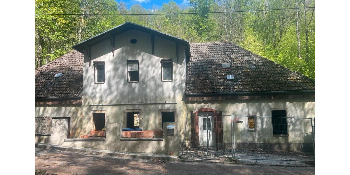 Einfamilienhaus Roßwein - 8 Zimmer, 160 m&sup2;, 150.000&euro; | Angebot:26426951