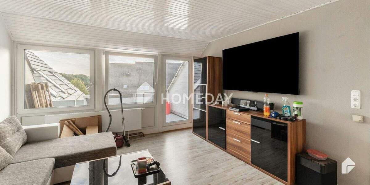 Bezugsfrei nach Absprache | Helle Dachgeschosswohnung mit Süd-Balkon und 2 Zimmern 2 zimmer