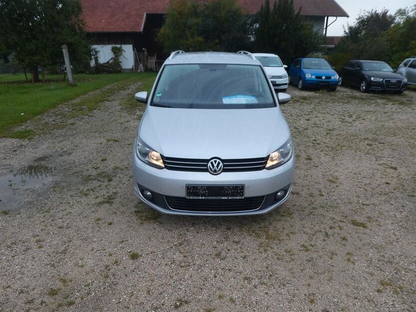 VW Touran 148.055 km 7.490 € Tacherting 83342