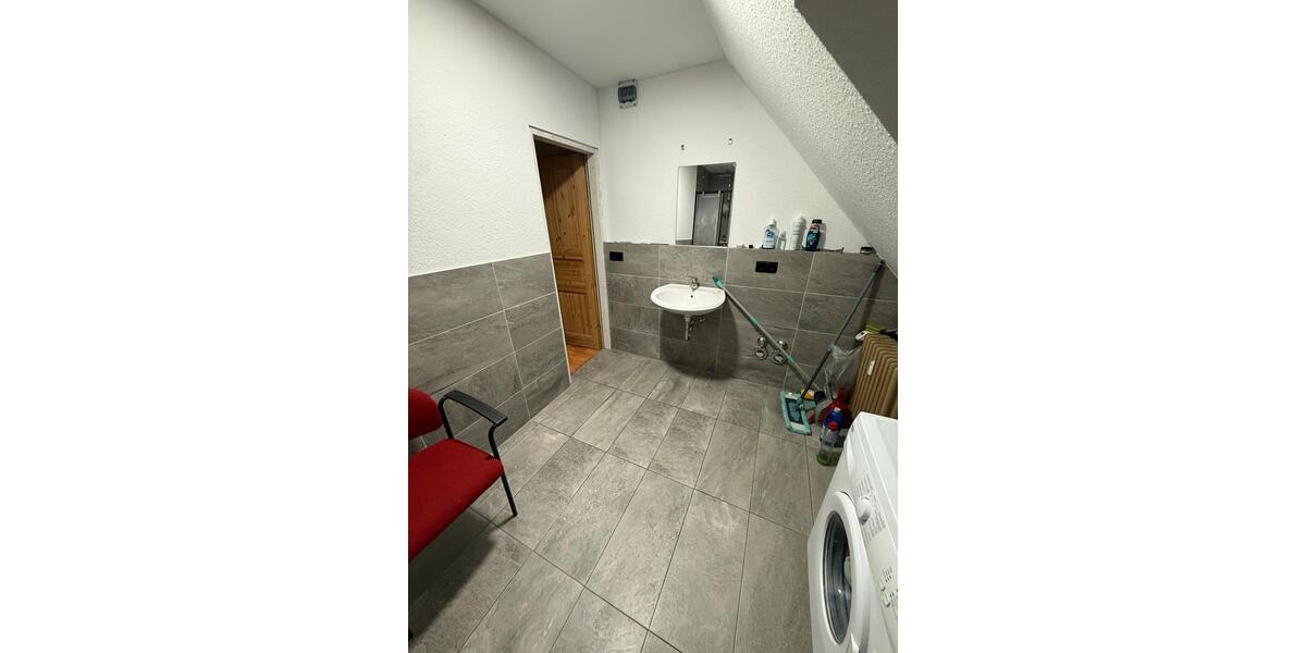 Ein WG-Zimmer zu vermieten 7 zimmer