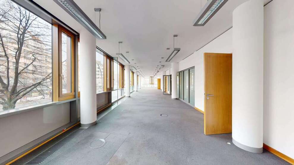 Büro in Berlin 11.424 € 476 m²