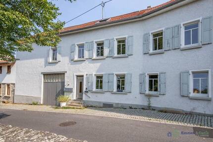 Haus im Haus - Eigentumswohnung mit reichlich Nebenflächen, Garten u. Ausbaureserve 4 zimmer