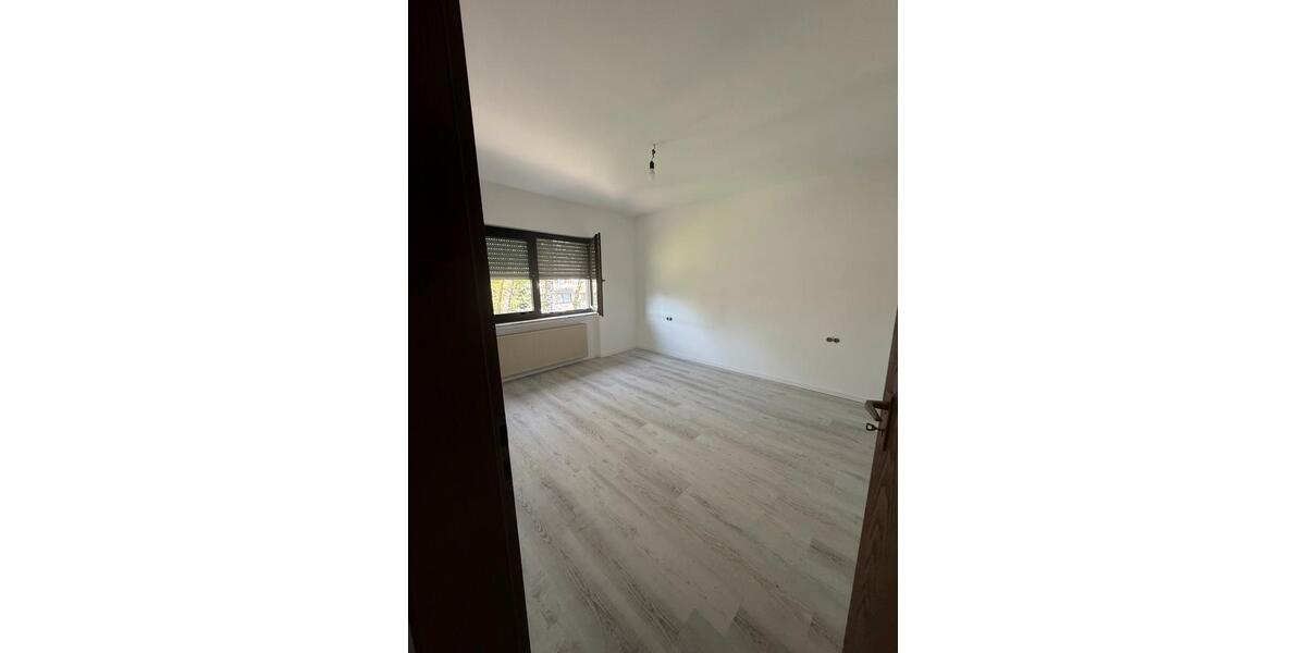 Reihenhaus Kierspe - 6 Zimmer, 140 m&sup2;, 1.300&euro; | Angebot:26314343