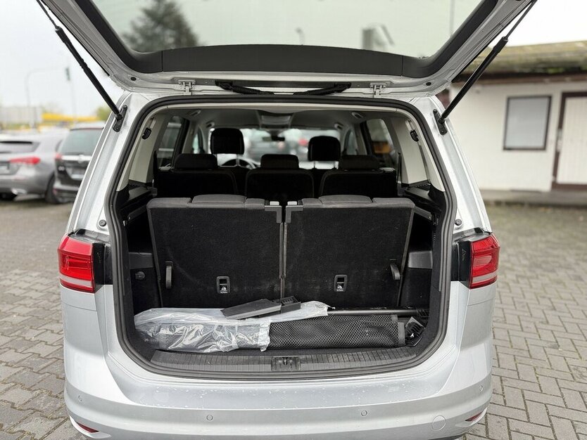 VW Touran 7 Sitze / Automatik / AHK / 1. Hd / Navi 110.000 km 24.490 € Mönchengladbach 41066
