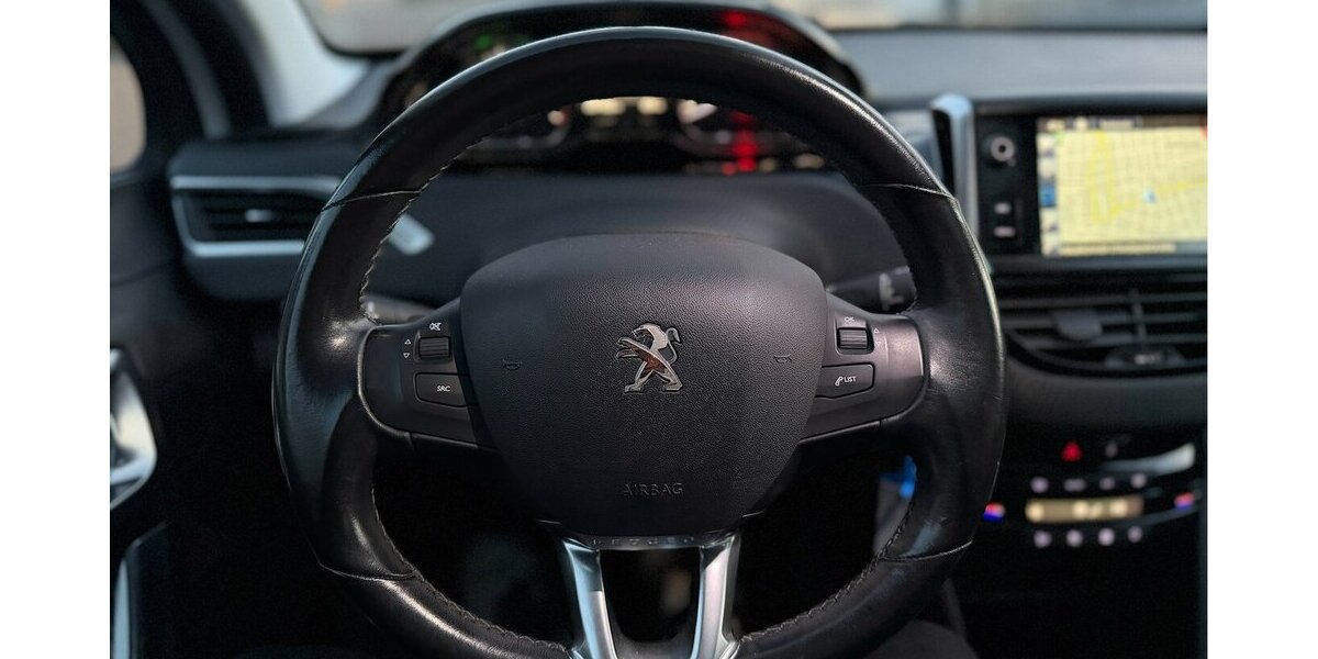 Peugeot 2008 1.2 Allure Pano Navi Leder JBL 137.000 km 7.490 € Neckarsulm 74172