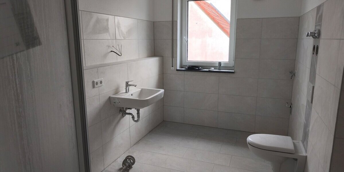 Erstbezug 2-Zi-Whg. mit 67,65 m² WFL KfW-40 -QNG zertifiziert mit Balkon und Terrasse moderner Grundriss mit offener Küche. - Erdgeschoßwohnung Windischeschenbach | Angebot:25057591