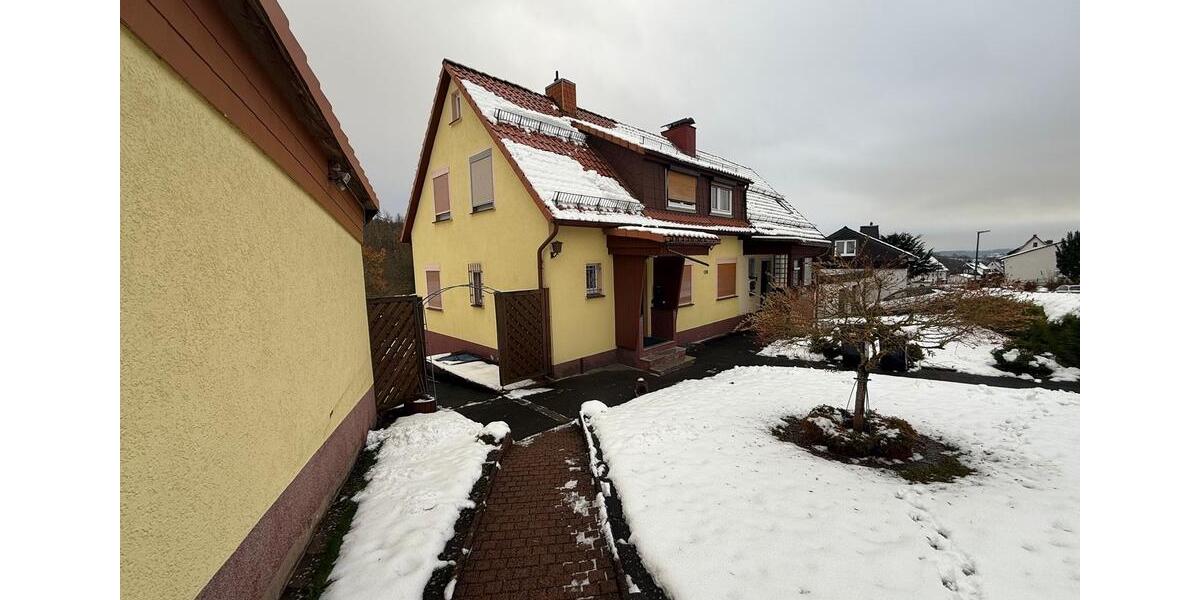 Charmante Doppelhaushälfte mit Garten & Garage 4 zimmer