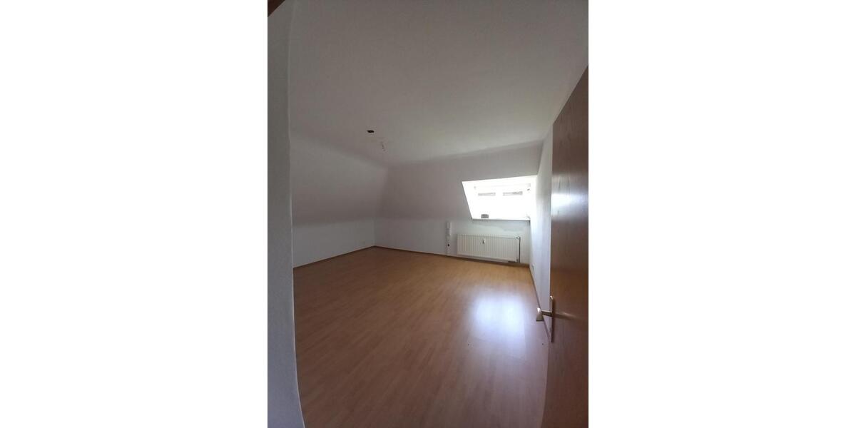 Dachgeschoßwohnung Saarbrücken West - 3 Zimmer, 50 m&sup2;, 450&euro; | Angebot:25619835