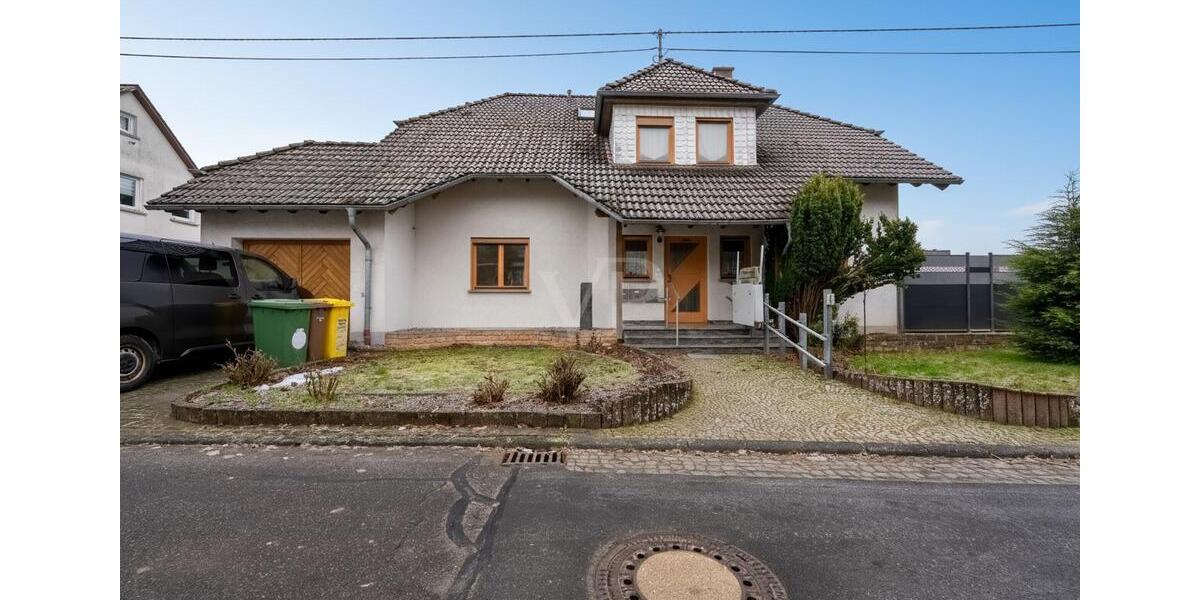 Maisonettenwohnung Hundsangen - 7 Zimmer, 220 m&sup2;, 1.500&euro; | Angebot:25259174