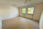 Schwalbach: Ruhig wohnen am Grüngürtel – Bungalow mit großem Garten und vielseitigem Raumangebot - Einfamilienhaus Schwalbach | Angebot:26534677