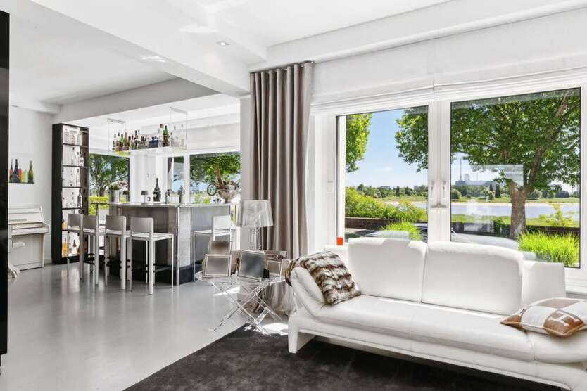 Haus zum Kaufen in Düsseldorf 2.800.000 € 316 m²