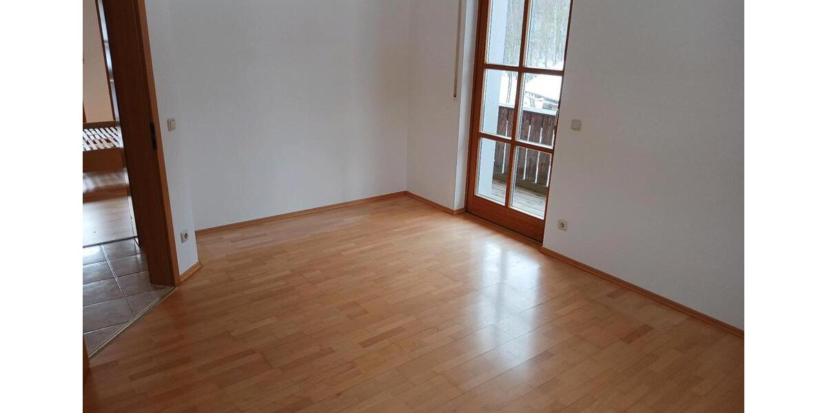 Erdgeschoßwohnung Cham - 4 Zimmer, 115 m&sup2;, 700&euro; | Angebot:24839725