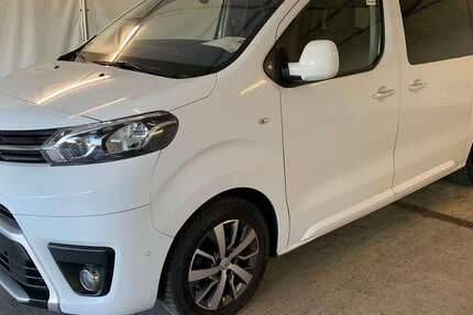 Toyota Verso 130.000 km 25.950 &euro; Herges-Hallenberg 98587