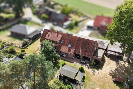 Ideal für Großfamilien: Ruhiges Mehrgenerationenhaus mit Teich und 3 Einheiten - Haus Diepenau | Angebot:24549649
