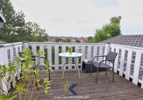 Hochwertige 3 Zimmerwohnung mit Einbauküche, Dachterrasse, Garten u. PKW-Stellplatz