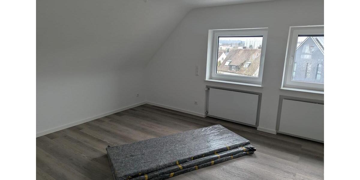 Dachgeschoßwohnung Stuttgart Feuerbach - 3 Zimmer, 76 m&sup2;, 1.500&euro; | Angebot:25022189
