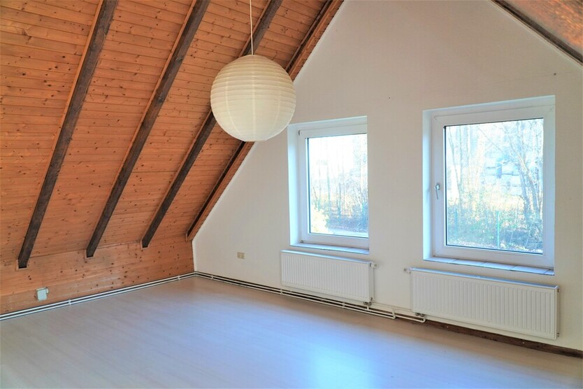 Gemütliches Einfamilienhaus mit Kamin, Doppelgarage und Erweiterungspotenzial 4 zimmer