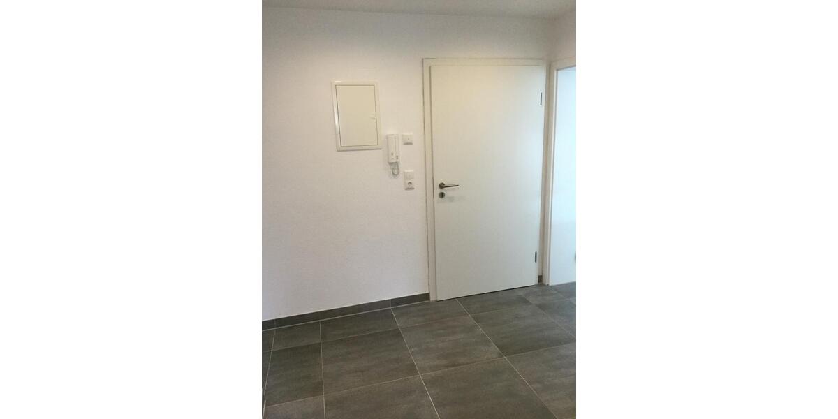 Etagenwohnung Neutraubling - 1 Zimmer, 85 m&sup2;, 635&euro; | Angebot:24803939