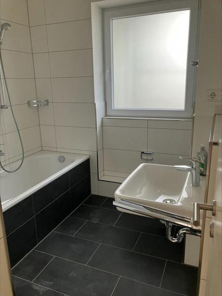 Sanierte 4 Zimmerwohnung mit Balkon