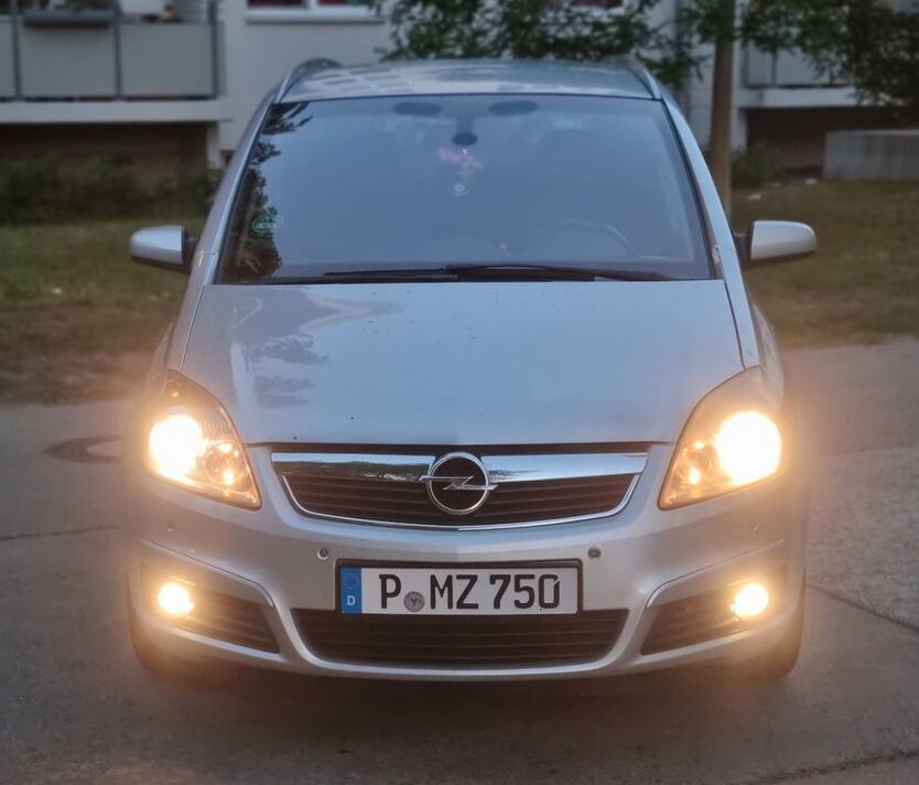 Opel Zafira 272.000 km 1.950 € Potsdam 14471