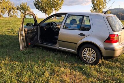 VW Golf 121.000 km 2.500 &euro; Gengenbach 77723