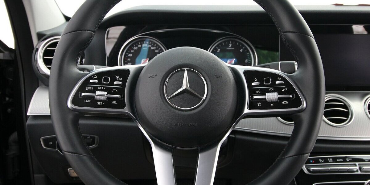 Mercedes-Benz E 220 d Avantgarde NAVI+LED+KAMERA+STANDHEIZUNG 36.458 km 38.500 &euro; Hagenow 19230