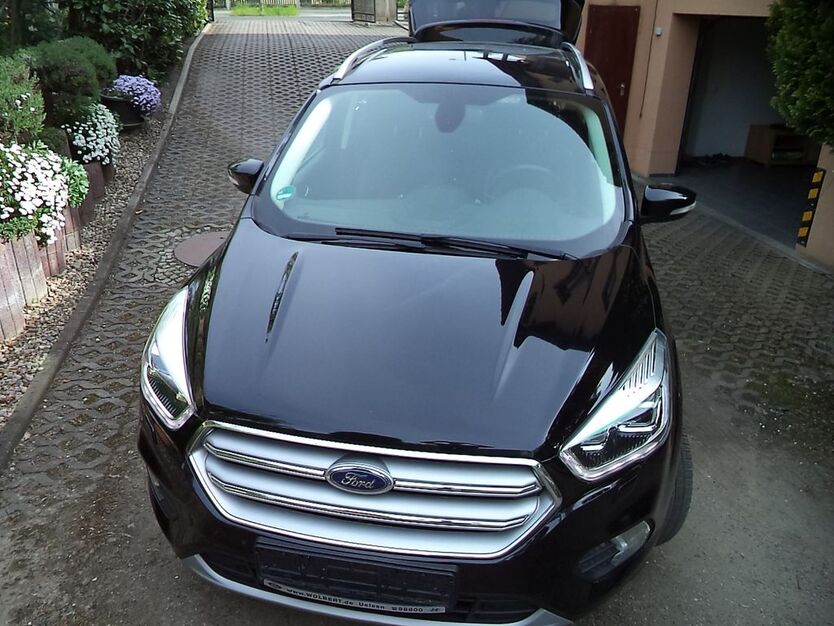 Ford Kuga 125.000 km 16.500 € DRESDEN 01259