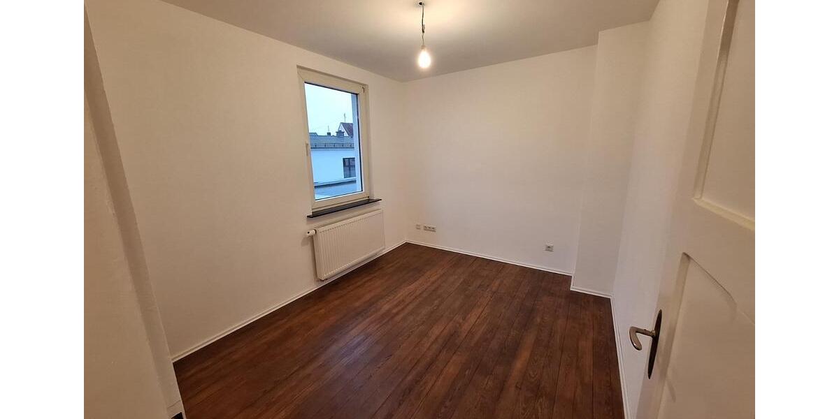 Sanierte 6-Zimmer DHH in Nieder-Eschbach mit Garage in Bestlage 6 zimmer