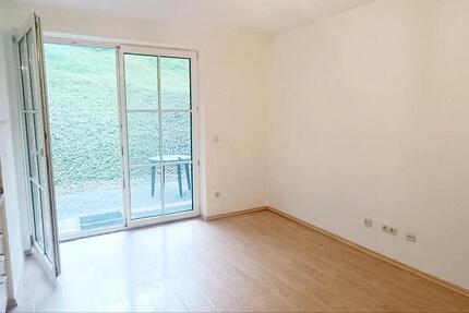 1 Zimmer Erddgeschoss Wohnung mit Terrasse, Garage zimmer
