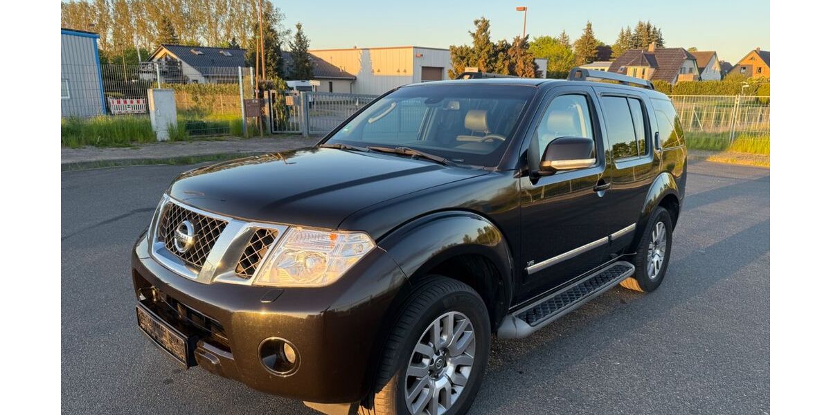 Nissan Pathfinder 312.970 km 9.999 &euro; Tessin 18195