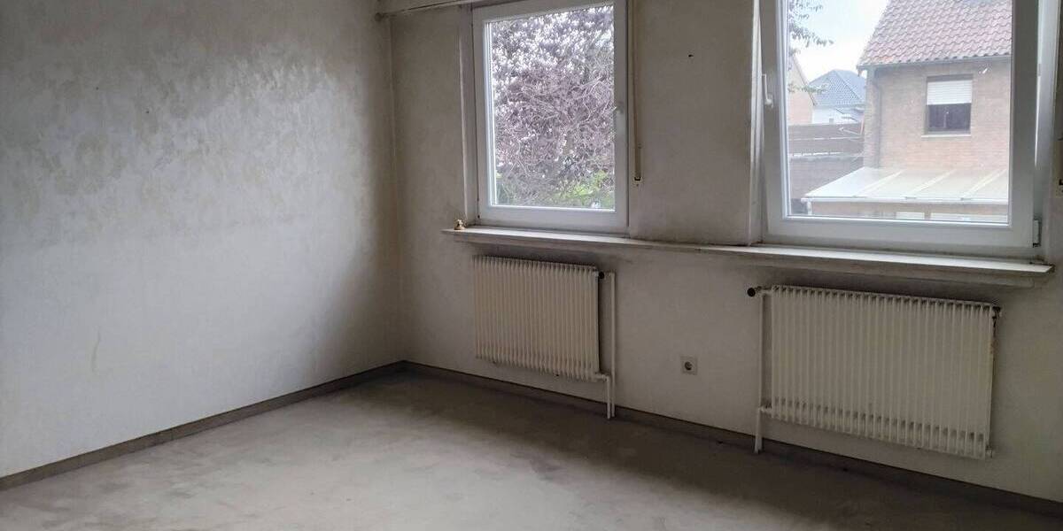 ***BÜSCHER IMMOBILIEN*** RESERVIERT!!! Geräumiges Reihenendhaus mit Vollkeller und 5 Zimmern auf einem Erbpachtgrundstück in zentrumsnaher Wohnlage 5 zimmer