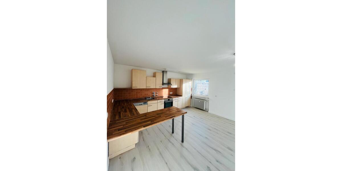 Frisch Sanierte 3,5 Zimmer 108m2 3 zimmer