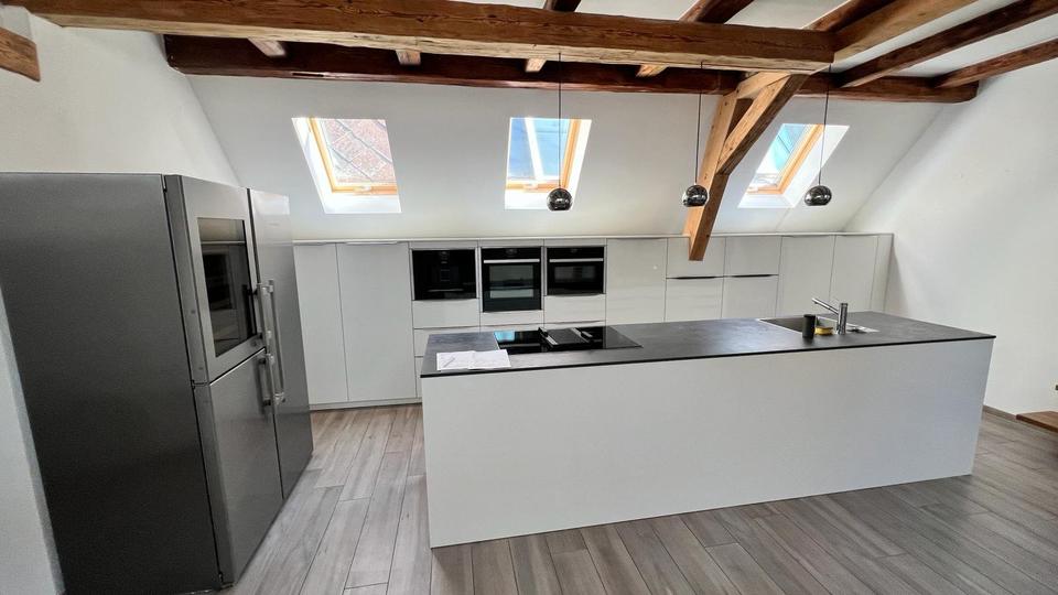 Dachgeschoßwohnung Neustadt an der Waldnaab - 7 Zimmer, 190 m&sup2;, 1.400&euro; | Angebot:24396234