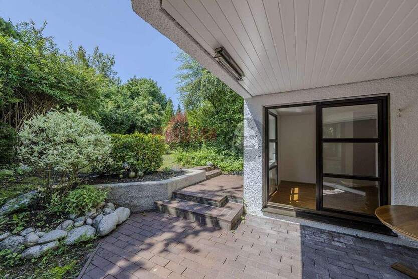 3 Zimmer Split-Level Gartenwohnung mit Sauna und Tiefgaragenstellplatz in ruhiger Lage 3 zimmer