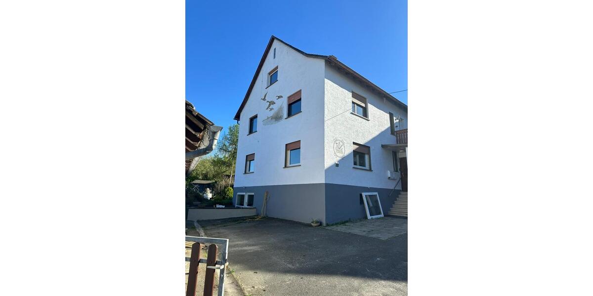 Etagenwohnung Lohra - 5 Zimmer, 145 m&sup2;, 900&euro; | Angebot:26293240